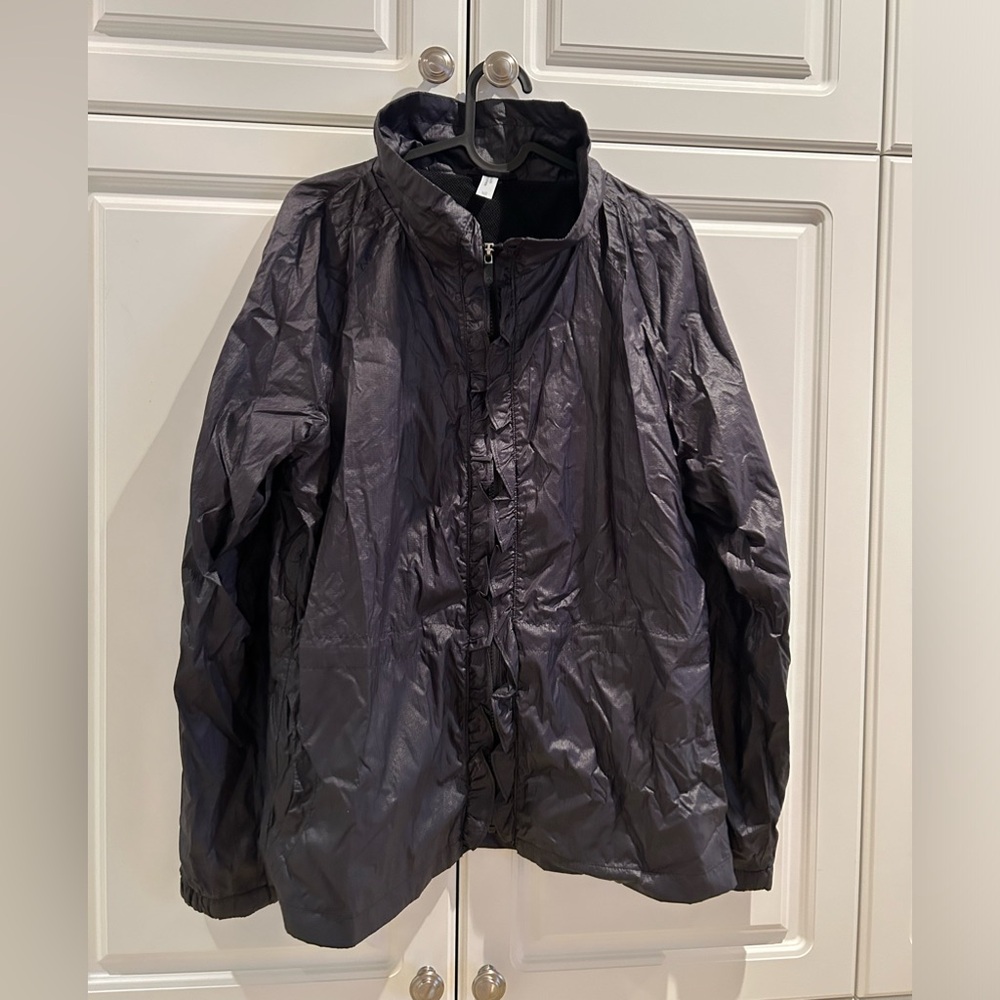 Gap Body Fit Black Windbreaker With Ruffles Size Large Great Condition